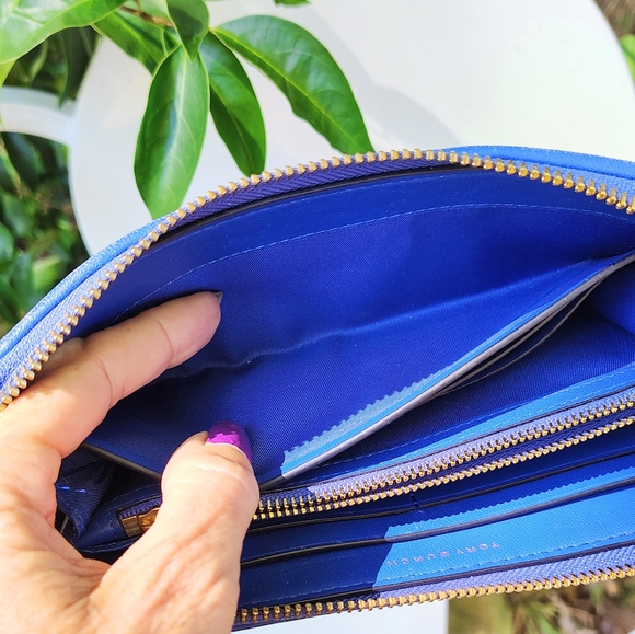 TORY BURCH BLUE FLEMING TEXTURED LEATHER 2FULL SIZE WALLET EUC - Picture 4 of 9